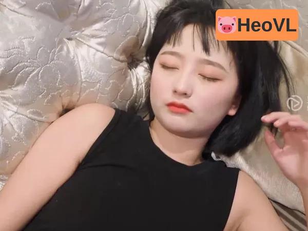 cho tôi xem sex Bà chủ nhỏ dễ thương nhậu say địt không bao với cậu nhân viên